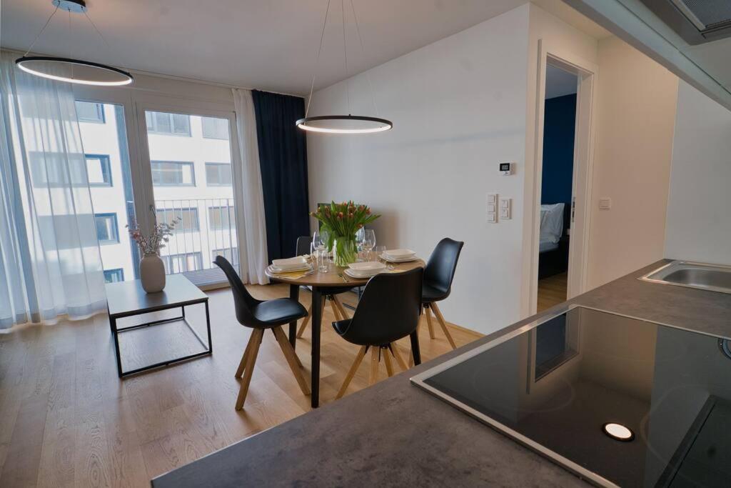Modern Apartment Near Stadtpark Viena Exterior foto