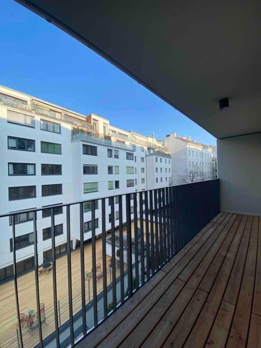 Modern Apartment Near Stadtpark Viena Exterior foto